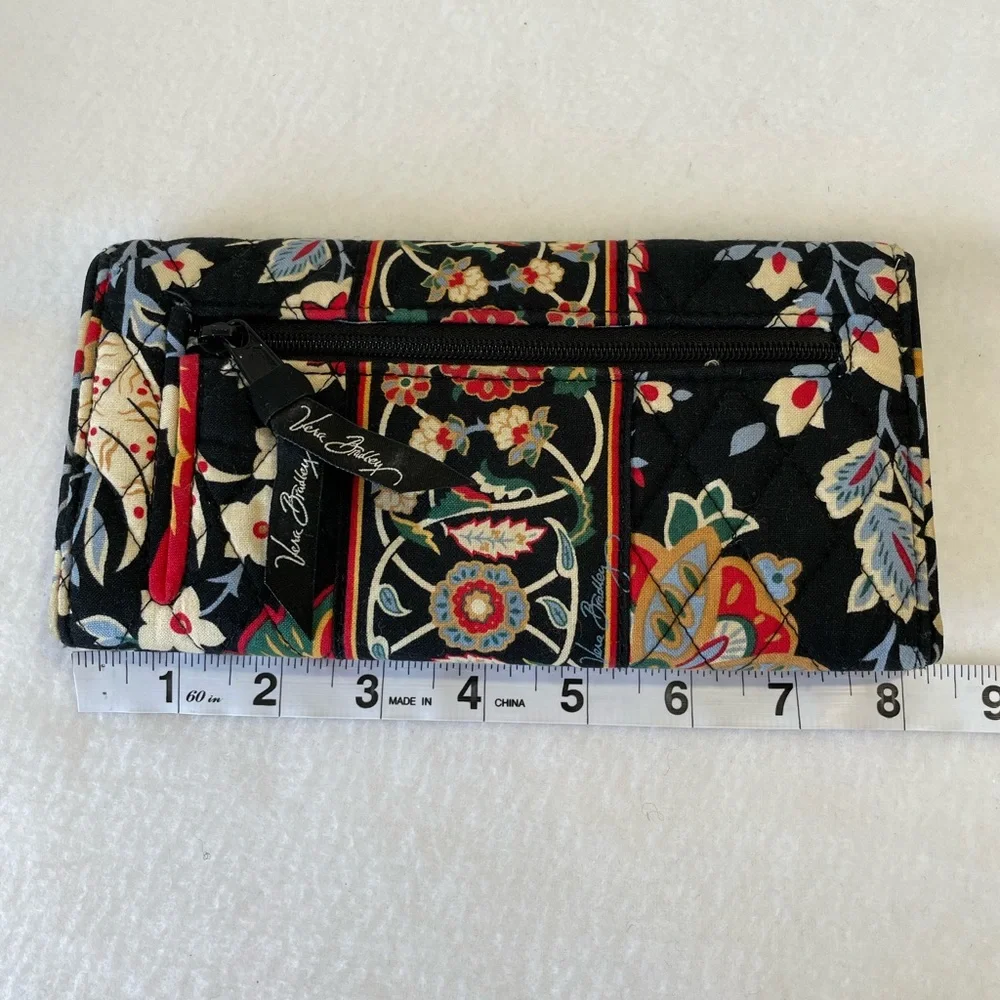 Vera Bradley Checkbook Wallet Magnetic Close Lots of Card Slots - Picture 5 of 6